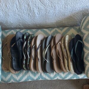 Lot of Women's Havaiana Flip Flops - Black, Brown, Tan, Gray, Patterned 8 pairs